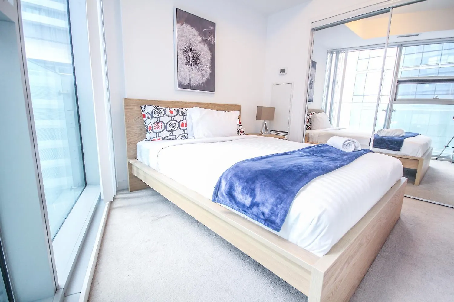 Downtown Suites Торонто
