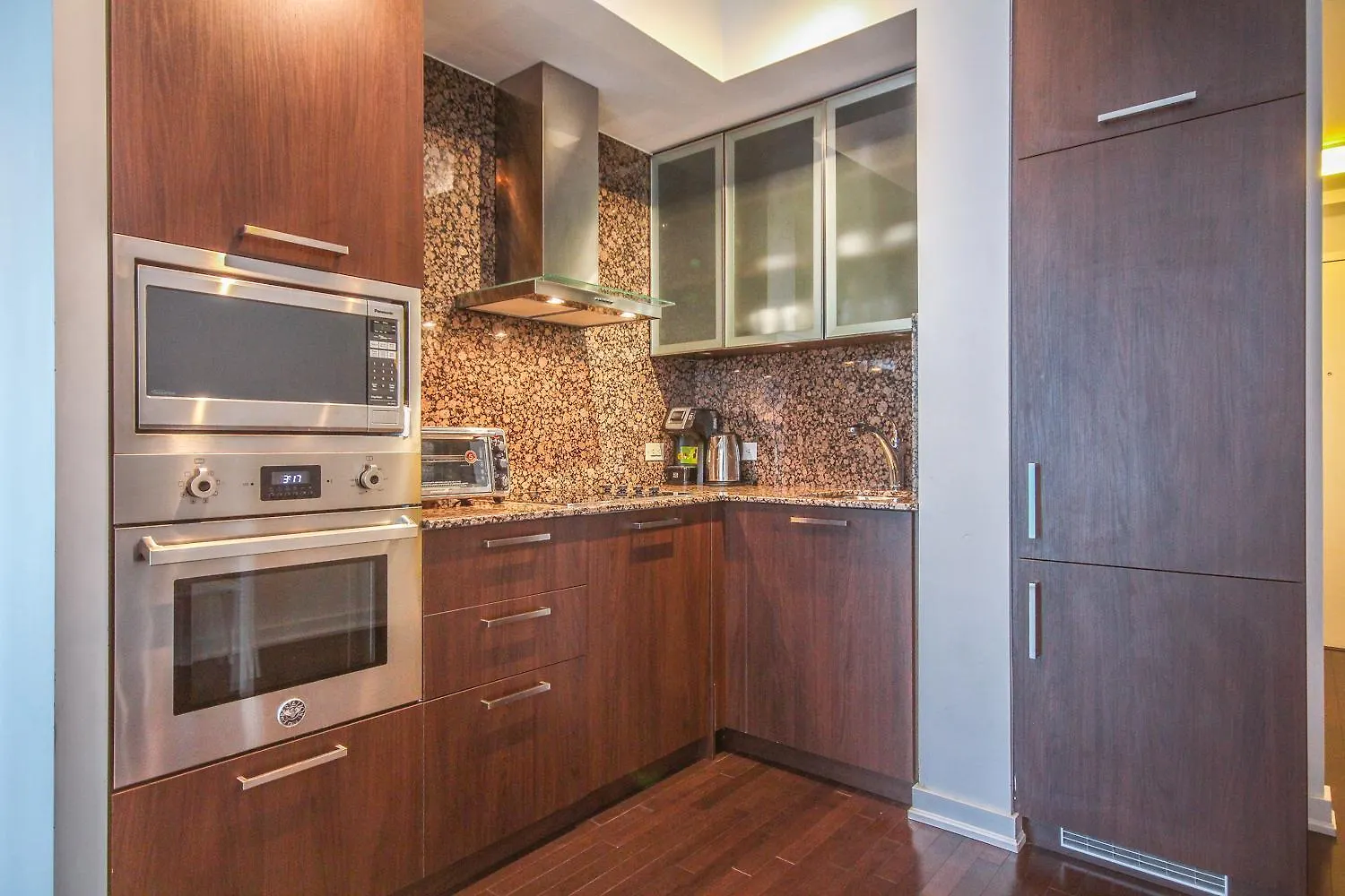 Downtown Suites Торонто