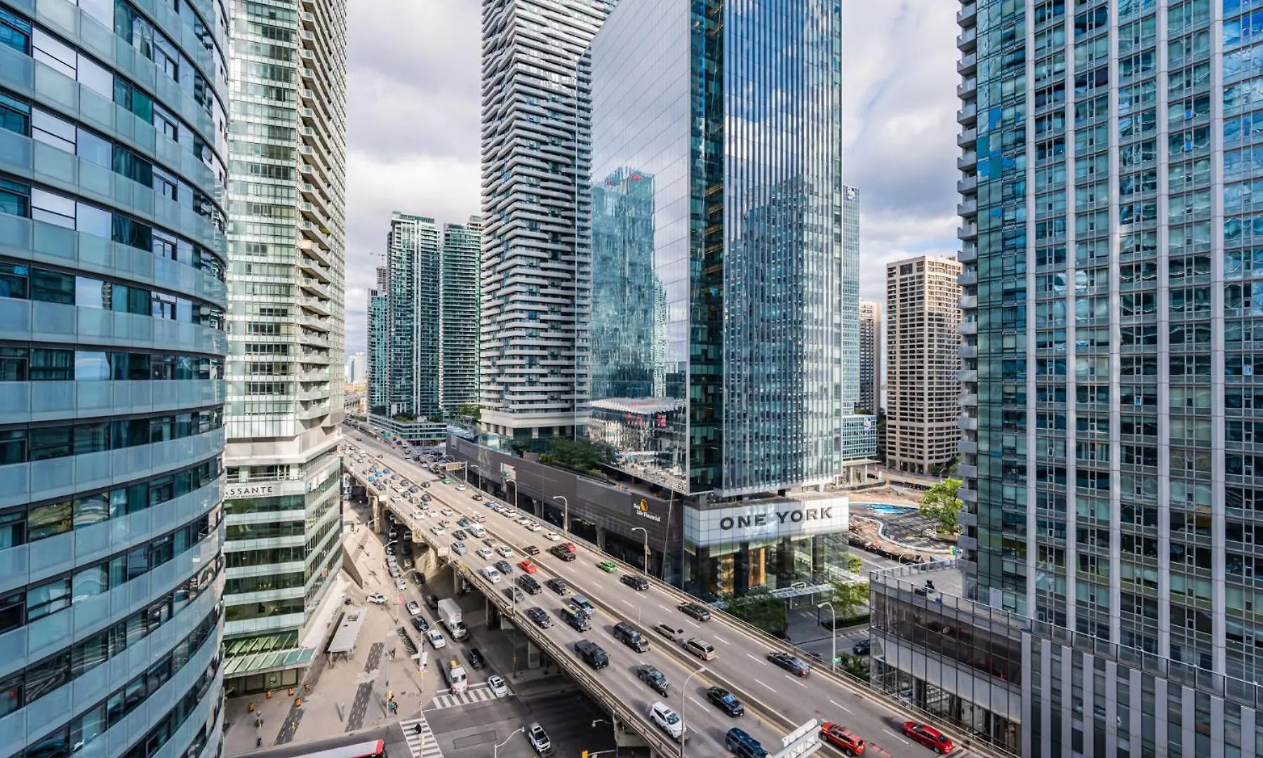 Downtown Suites Toronto Apartment